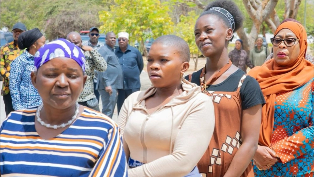 Presiden Tanzania Samia Suluhu Hassan Bersama Warga Saat Pemilu. [Ig @Samia Suluhu Hassan]